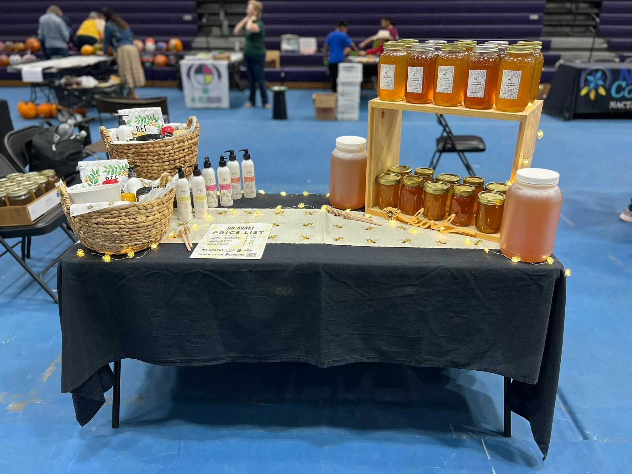 A gym floor and a full table